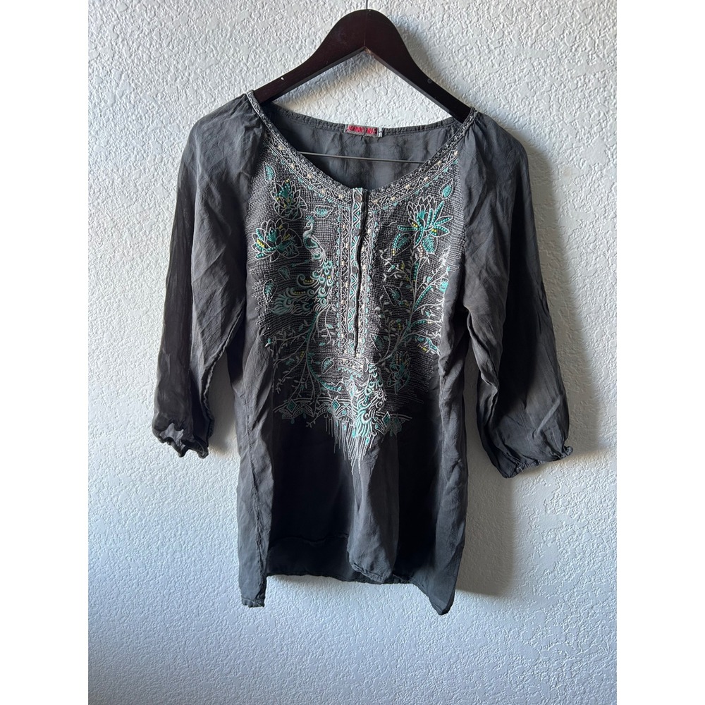 Johnny‎ Was Embroidered Tunic Top Gray 3/4 Sleeve V Neck Size S Boho Indie Artsy